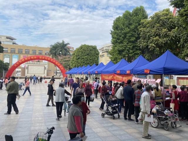 番禺钟村街开展“12·4”国家宪法日宣传活动