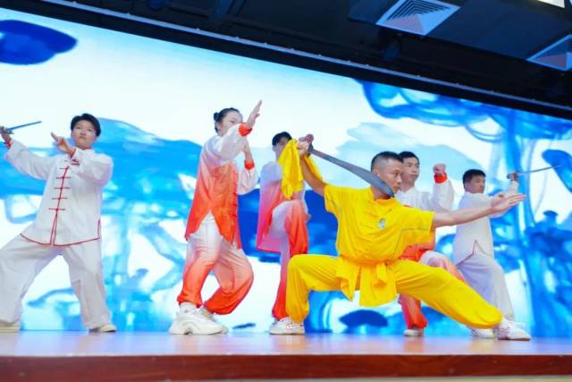 骨科医生区健毅及规培生带来精彩武术表演