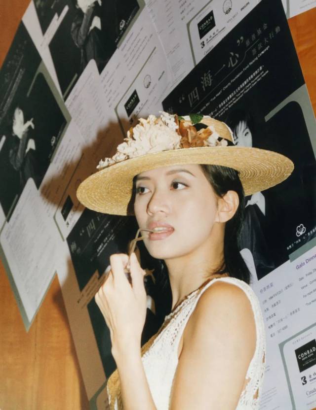 1994年7月24日,香港,梅艳芳参加慈善活动 图/视觉中国