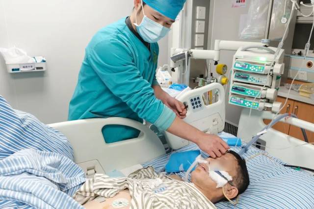 NICU丘富程行针刺治疗
