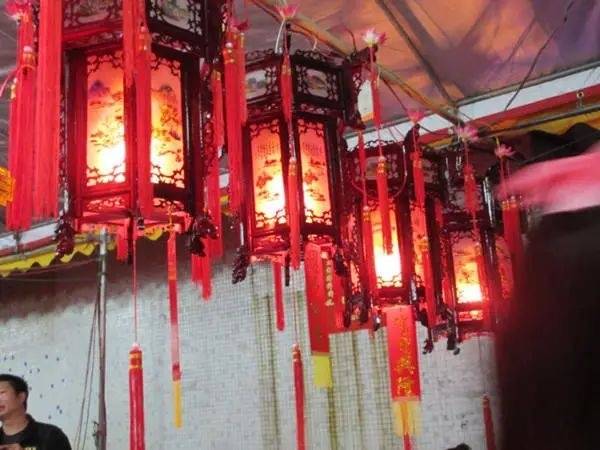 春节后，云浮人在村里的头等大事，就是为了_____