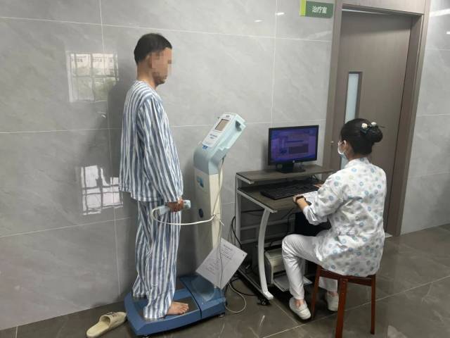 心电图机怎么设置打印病房里的“跑步机”和“体重秤”成了健康顾问？为你揭秘东城医院两大“心”技术！_https://www.jmylbn.com_新闻资讯_第6张