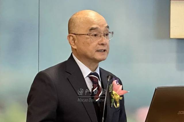 镜湖医院慈善会理事长刘永诚致辞