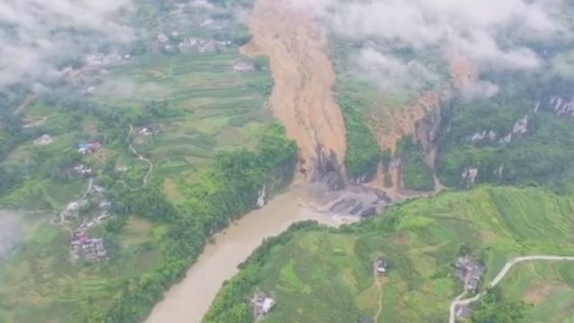 湖北恩施山体滑坡成堰塞湖，应急管理部派工作组赶赴现场