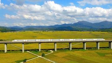 厦深铁路：一线连接三大经济特区，打造东南沿海“黄金走廊”
