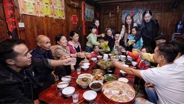 侗族务工兄弟的国庆：乘高铁返乡收稻谷，给90后妹妹办婚礼
