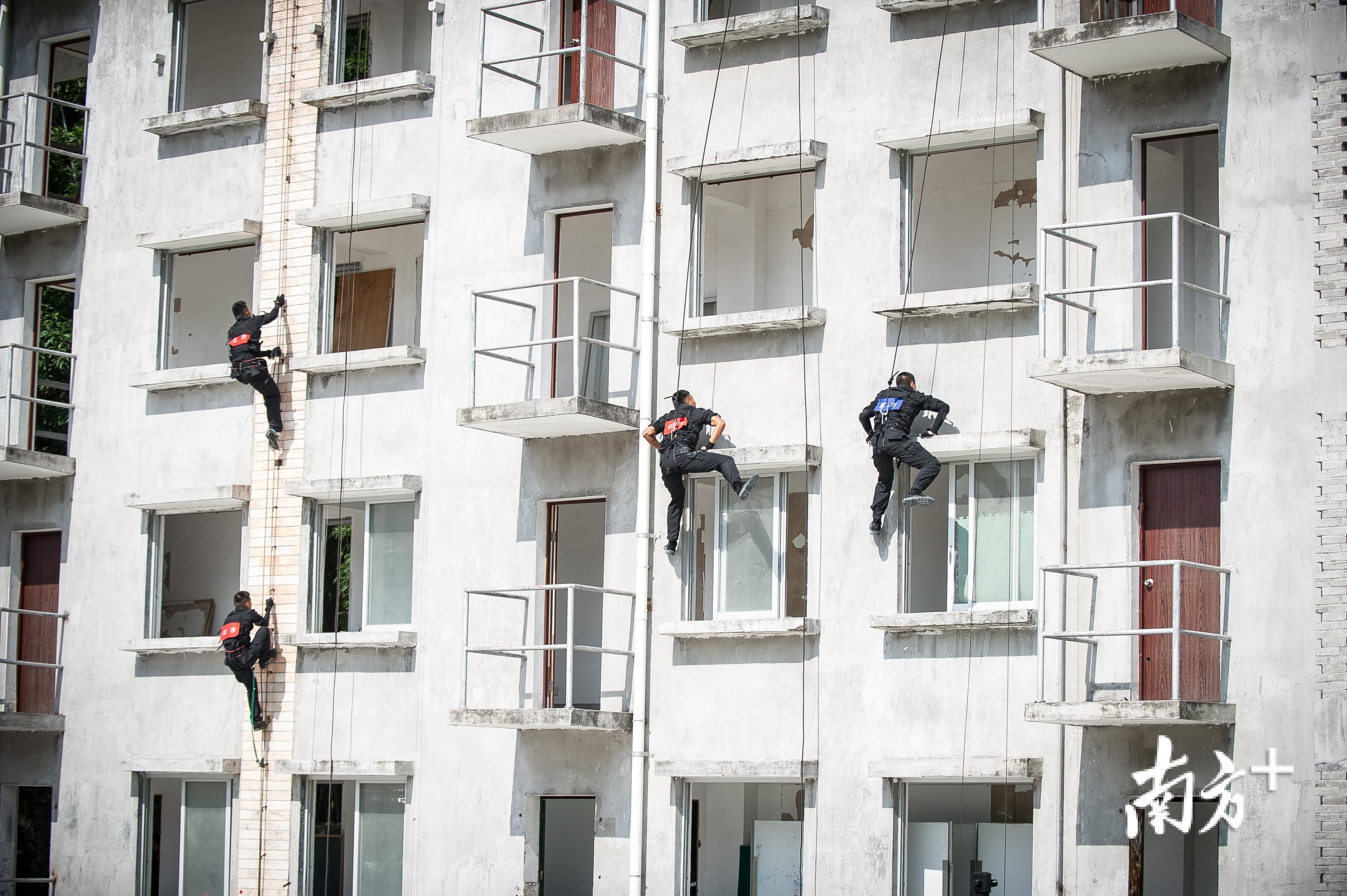 极限体能对抗－攀登。 张梓望 摄