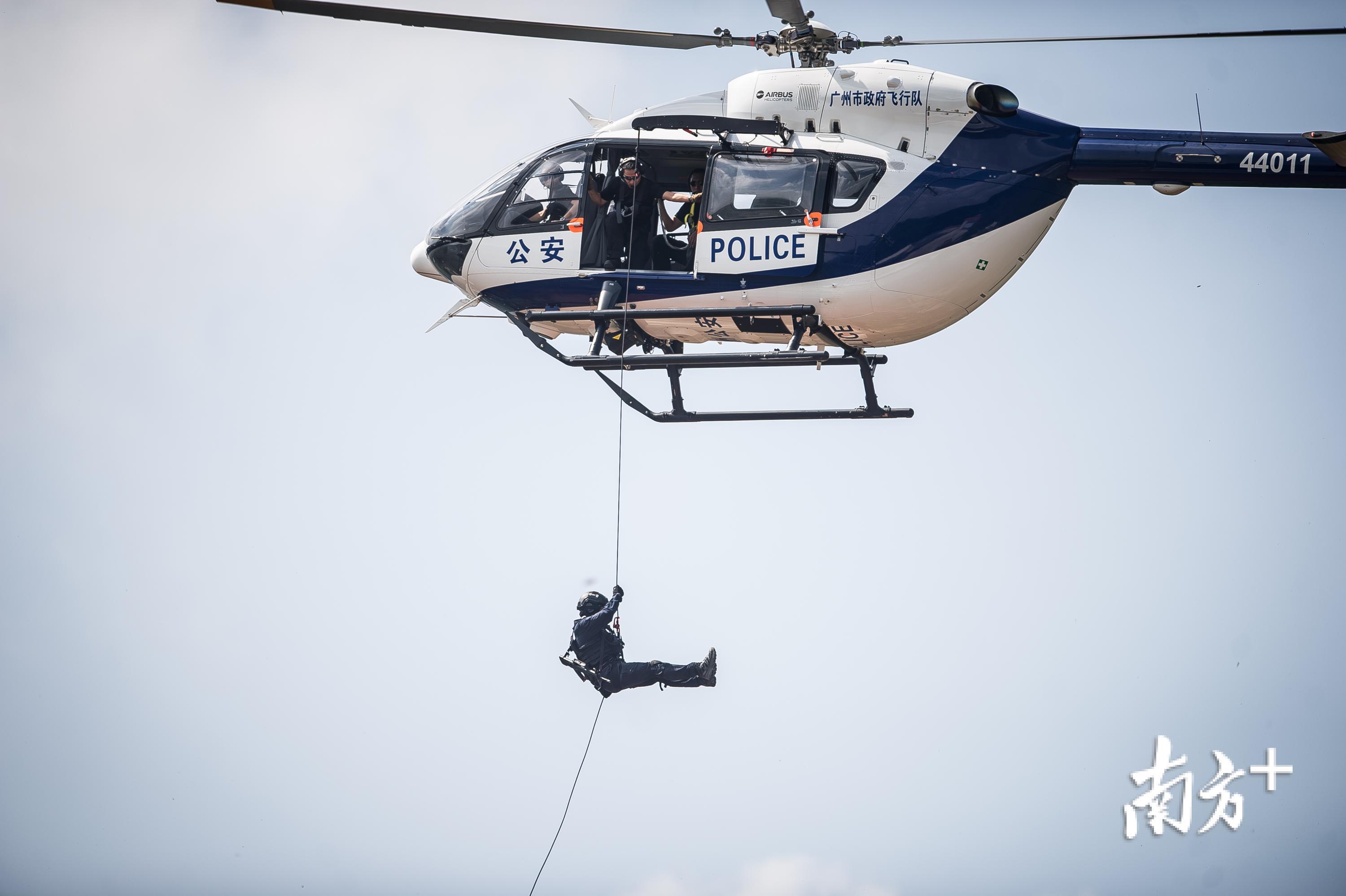 反恐精英现身羊城广州警方举行特警实战汇报演练