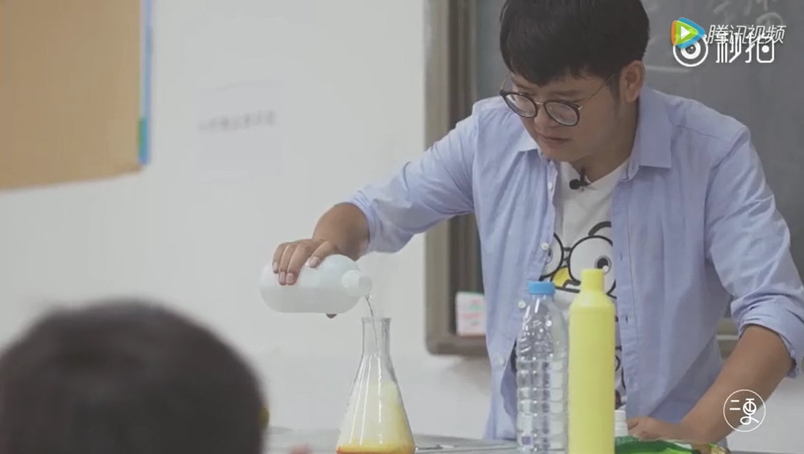 赵镭时常说,爸爸给他取的名字,就注定了他一生与化学结缘.