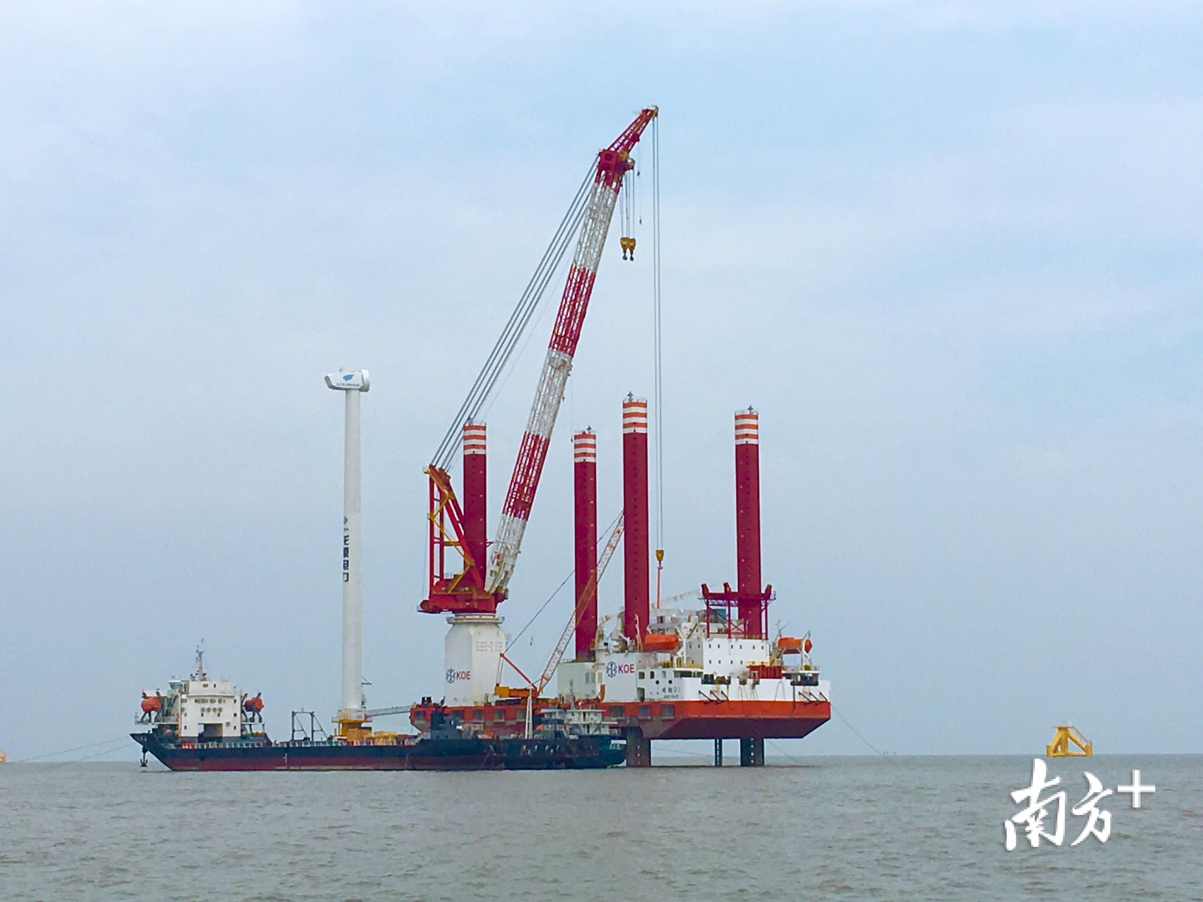 “精铟01”在江苏大丰项目施工中。受访企业供图 “精铟01”在江苏大丰项目施工中。受访企业供图