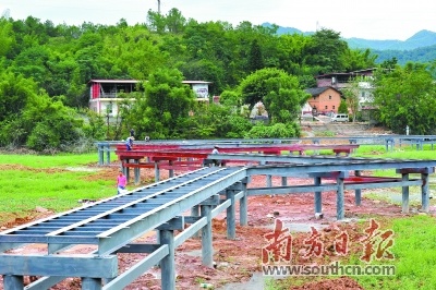 水车镇白沙村将投入4500万元，建成“可复制、可推广的田园生态型慢生活示范性美丽乡村”。图为在建中的白沙村观景长廊。何森垚 摄