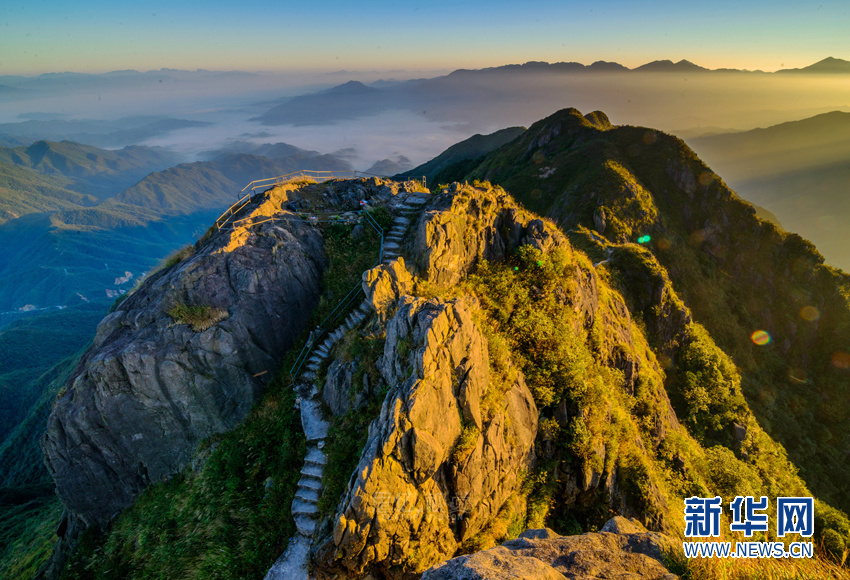 清远连山:这里有壮美日出和滚滚流云