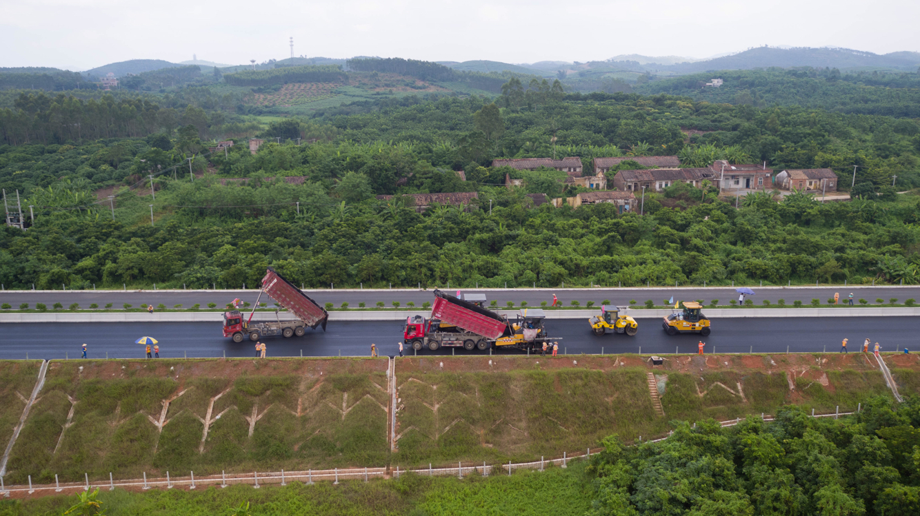 年底即將通車!雲湛高速公路化州至湛江段主線全面貫通