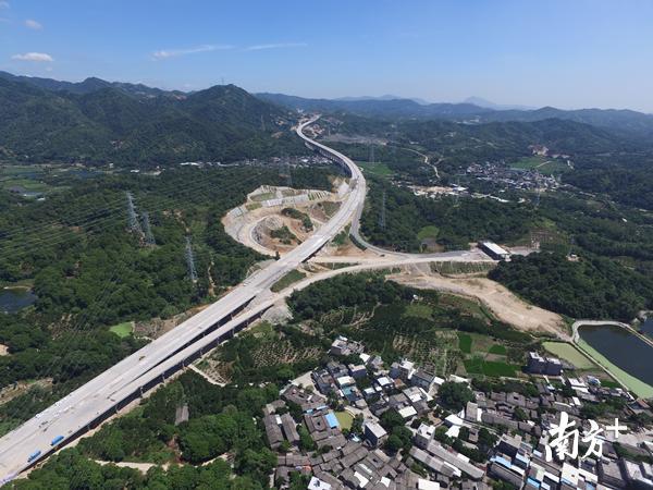 意溪出入口。 意溪出入口。