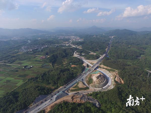 浮山出入口。 浮山出入口。