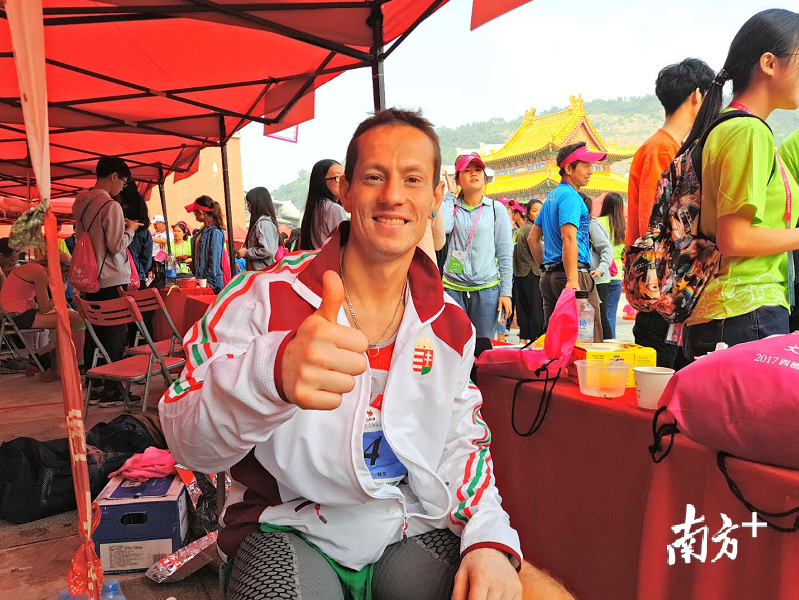 Norbert Mihalik赛后状态还不错,太厉害了! Norbert Mihalik赛后状态还不错,太厉害了!