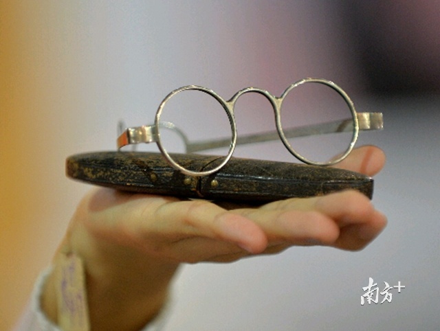 5日至7日，2017广州国际眼镜展览会在广州保利世贸博览馆举行。【摄影】肖雄【采写】昌道励【通讯员】颜聪