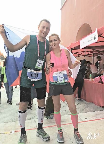 捷克的一对情侣分别获得24小时赛男子组亚军、女子组亚军 捷克的一对情侣分别获得24小时赛男子组亚军、女子组亚军