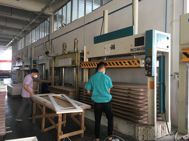  润成创展不断引进先进设备，以技术保证产品品质。 受访企业供图