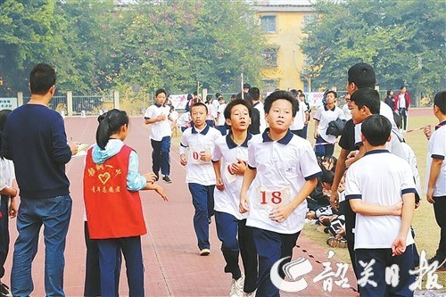 韶钢一中举办第二十六届校田径运动会