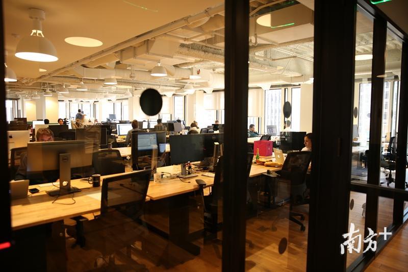 位于旧金山市中心金融街的Embarcadero的WeWork办公空间。（丁晓然 摄）