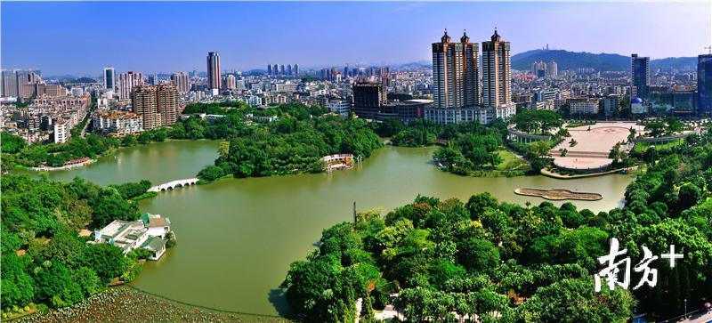 东湖公园。