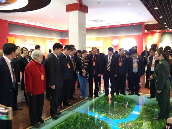 省、市、县有关领导、嘉宾等参观了三河坝战役纪念馆