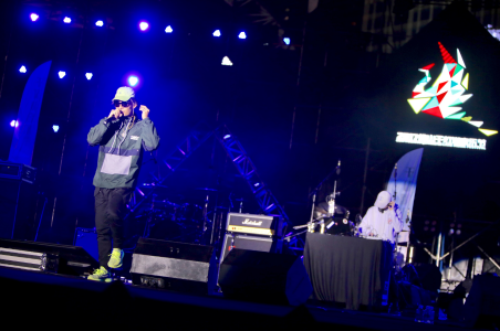 徐真真现场演绎《我们桂城》,摇摆很带劲。 徐真真现场演绎《我们桂城》,摇摆很带劲。