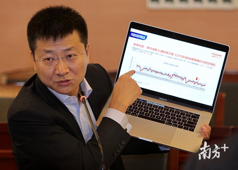 摩拜单车联合创始人、CEO王晓峰介绍摩拜如何缓解交通拥堵 摩拜单车联合创始人、CEO王晓峰介绍摩拜如何缓解交通拥堵