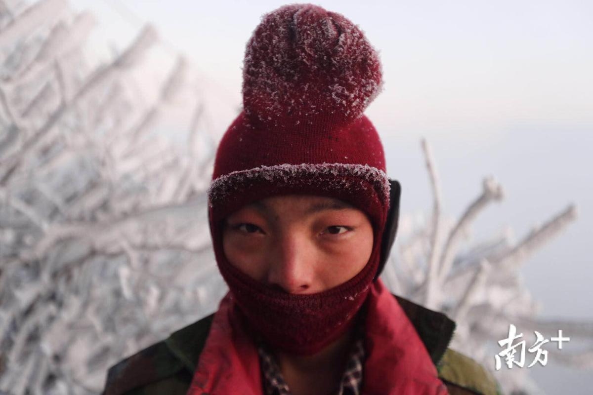 冬天总能给爱雪的人无限遐想,特别对于南方人来说,看雪简直是童年的