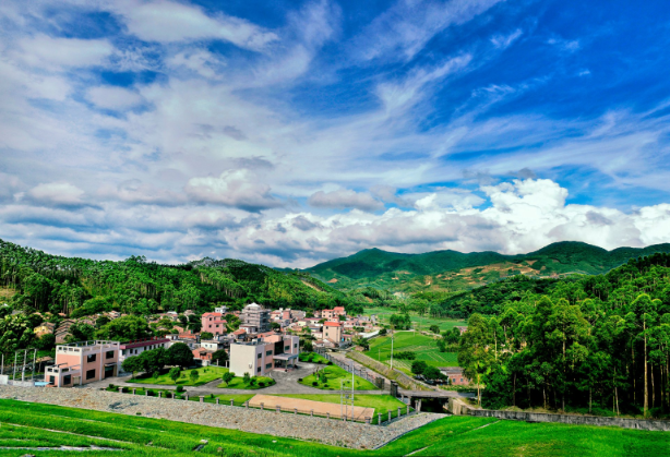 高明正围绕争创省和国家全域旅游示范区，打造粤港澳大湾区休闲旅游目的地 。