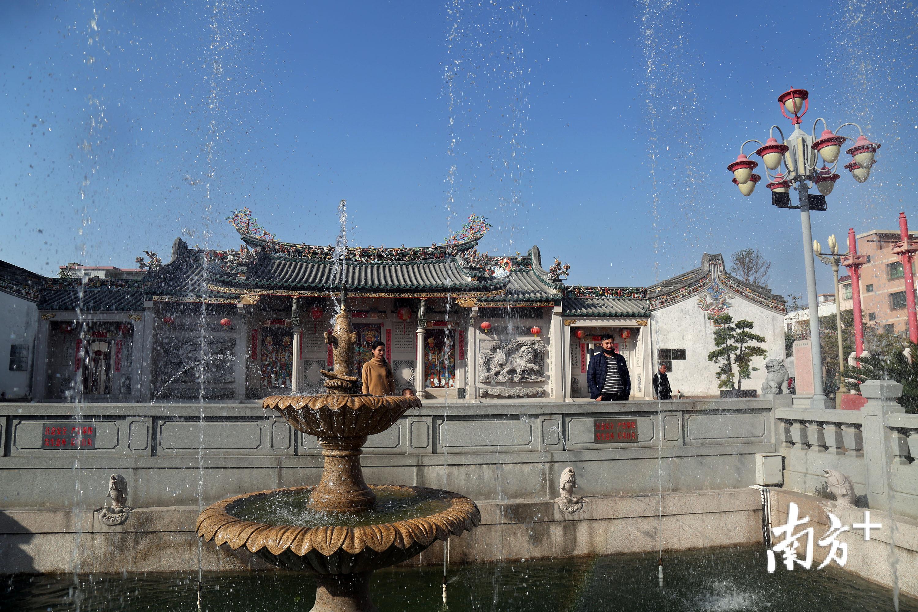 长美二村的成满公祠重修建成,成为当地的民俗文化中心和弘扬孝道美德场所。 长美二村的成满公祠重修建成,成为当地的民俗文化中心和弘扬孝道美德场所。