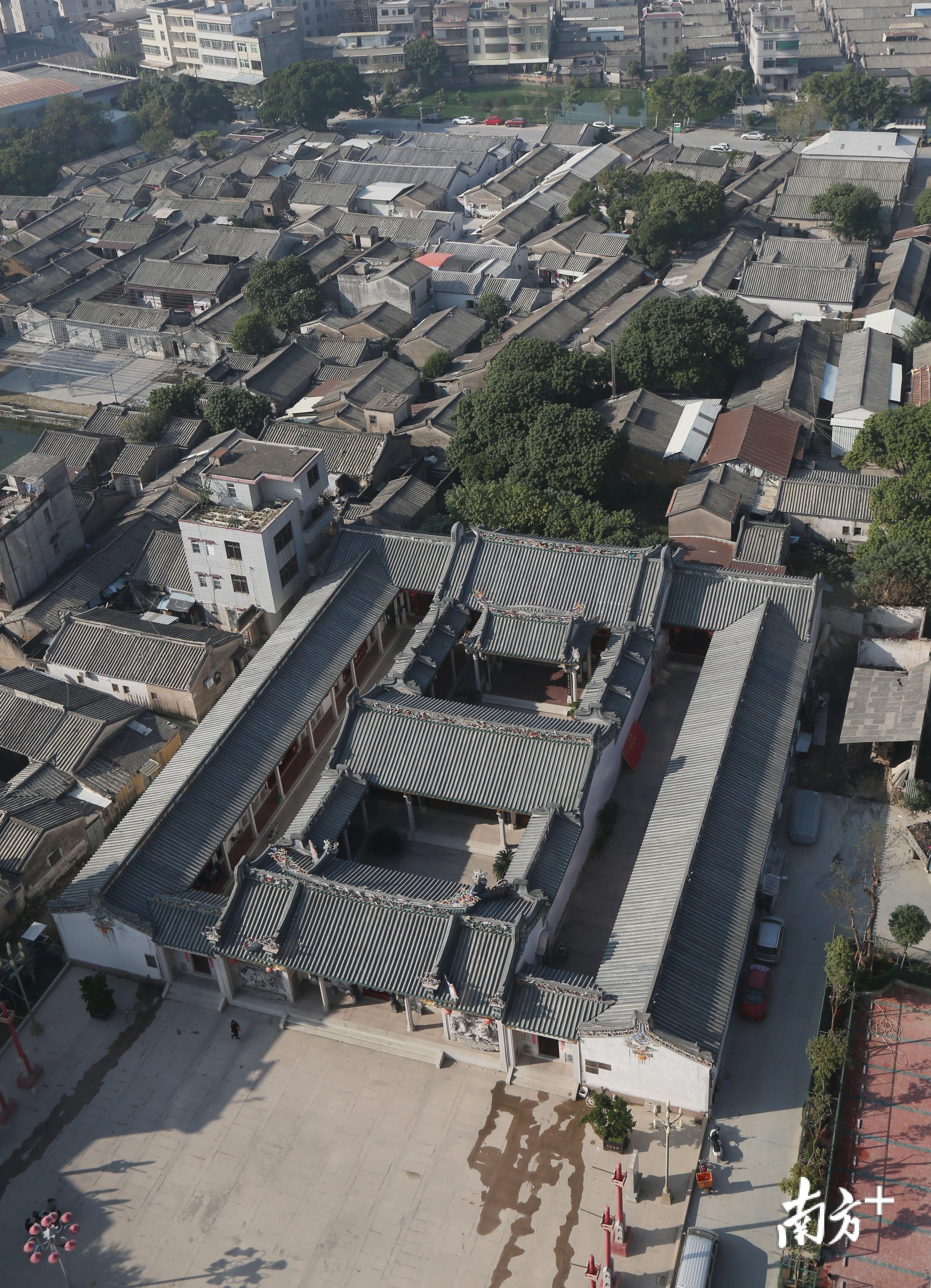 枫溪长美二村俯瞰(局部),较为完善的自治制度保障了该村的良性发展。 枫溪长美二村俯瞰(局部),较为完善的自治制度保障了该村的良性发展。