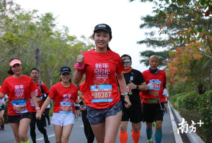 赛道上的靓女。 赛道上的靓女。