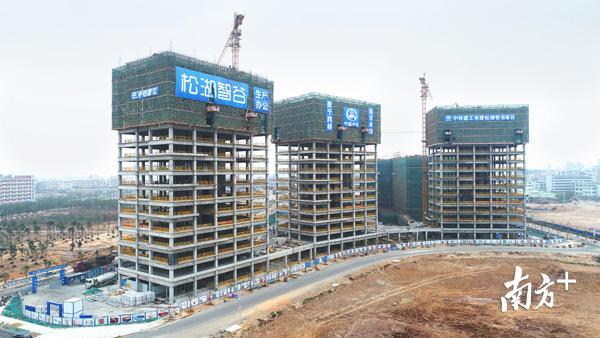 松湖智谷一期2号地块产业大厦即将封顶 松湖智谷一期2号地块产业大厦即将封顶