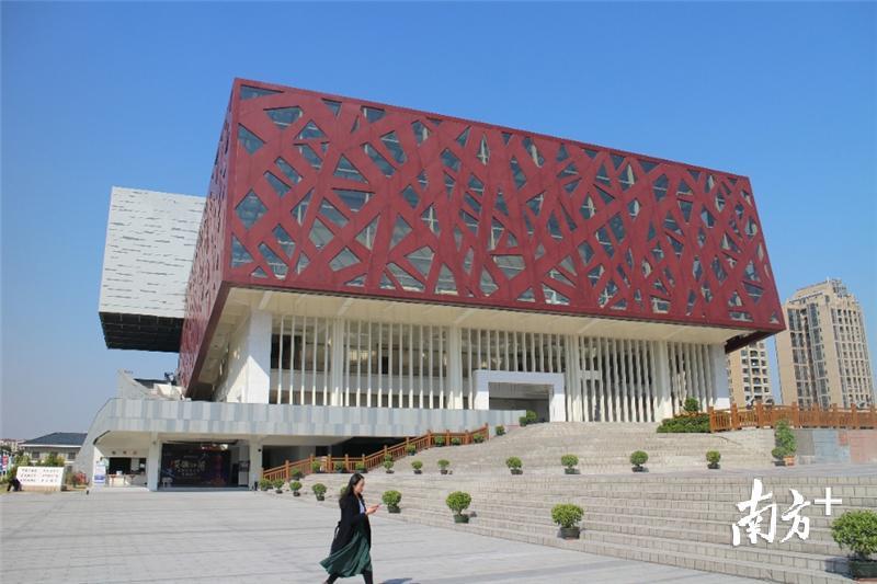 江门演艺中心剧院。戴惠甜 摄