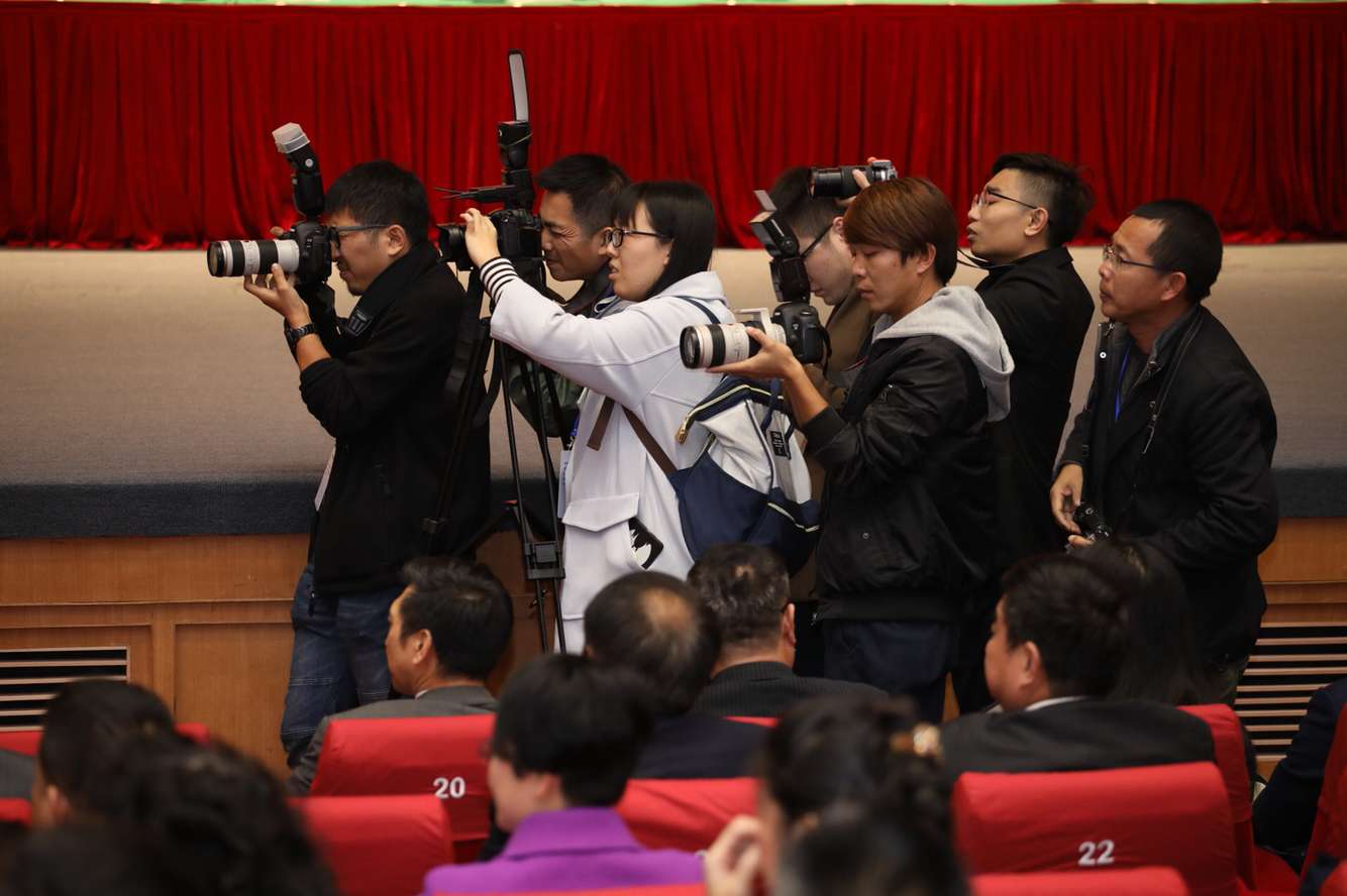 图集| 政协"抢麦"花絮,委员很拼,记者很忙