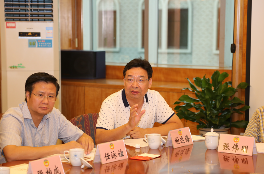 2017年9月14日,南海区政协委员谢达海在 “政府如何提高服务水平”企业家代表座谈会上发言。邹永榆 摄 2017年9月14日,南海区政协委员谢达海在 “政府如何提高服务水平”企业家代表座谈会上发言。邹永榆 摄