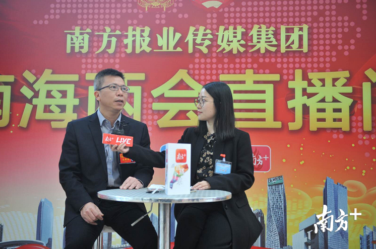 九江镇镇长张厚祥接受南方＋记者专访。