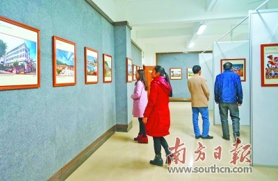 连南举办经济社会发展成果图片展。