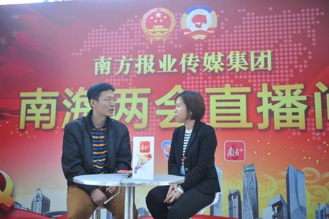 南海区教育局副局长钟文川接受南方＋记者专访。南方+记者 戴嘉信 摄