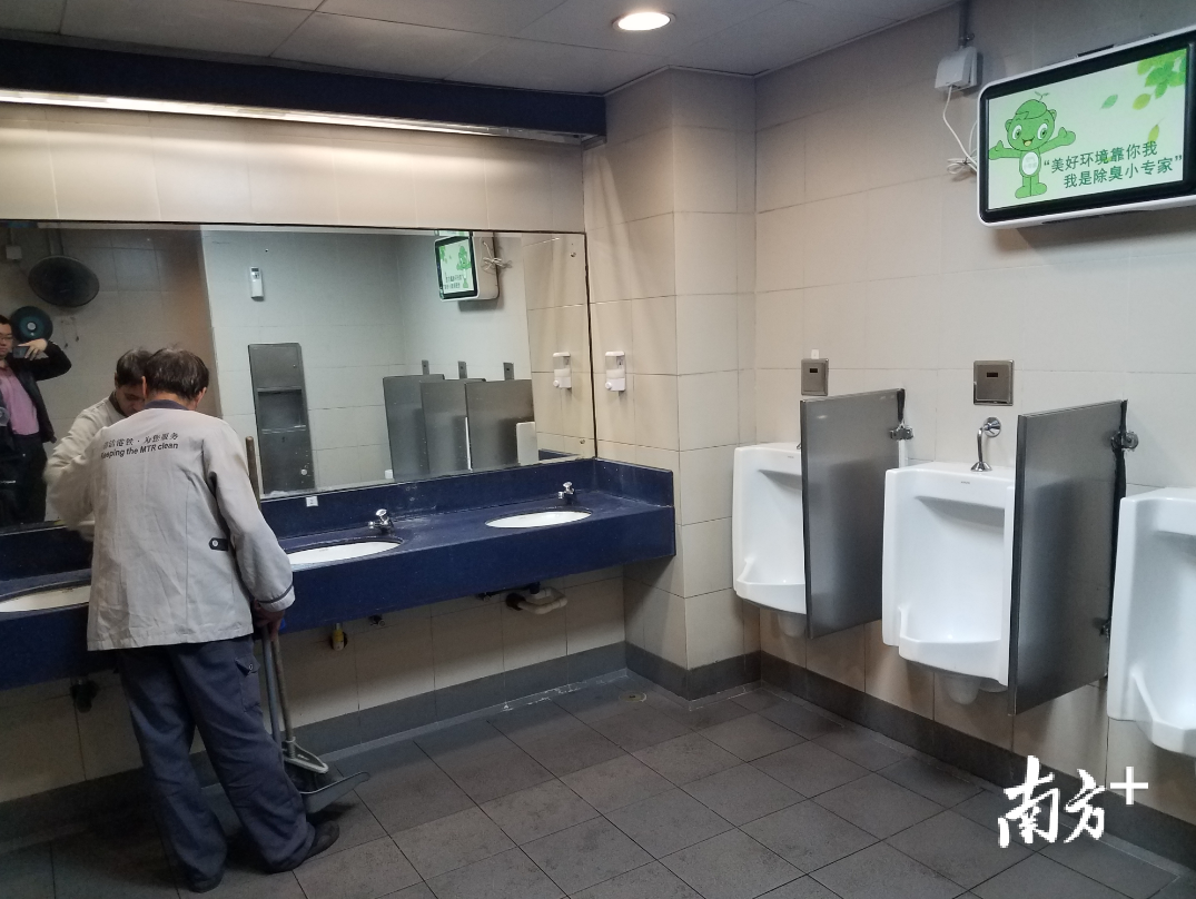 4号线上梅林站的厕所。