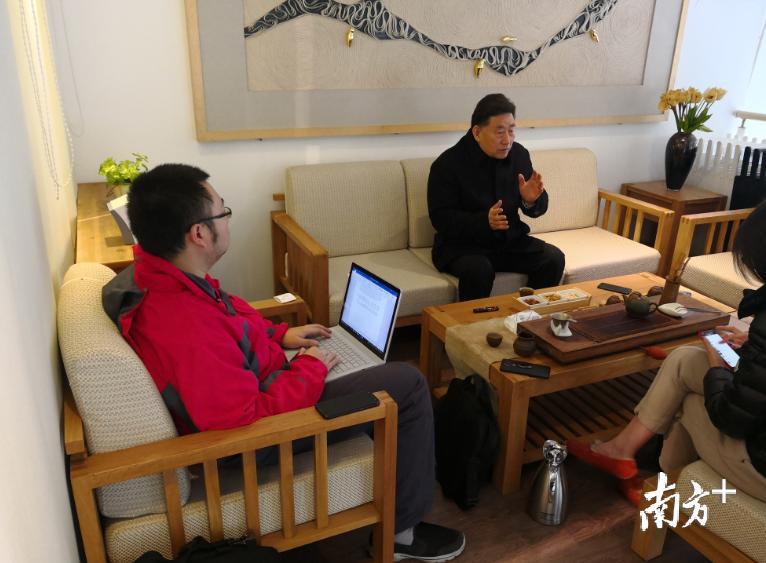 记者采访国家非物质文化遗产项目代表性传承人、中国武术九段、陈氏第十九代太极拳掌门人陈小旺
