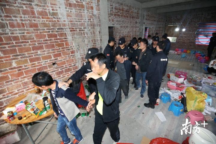 茂名1·24赌博案抓捕现场。