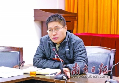 佛冈县委副书记、县长余爱国参加汤塘代表团讨论。魏亚男 摄 佛冈县委副书记、县长余爱国参加汤塘代表团讨论。魏亚男 摄