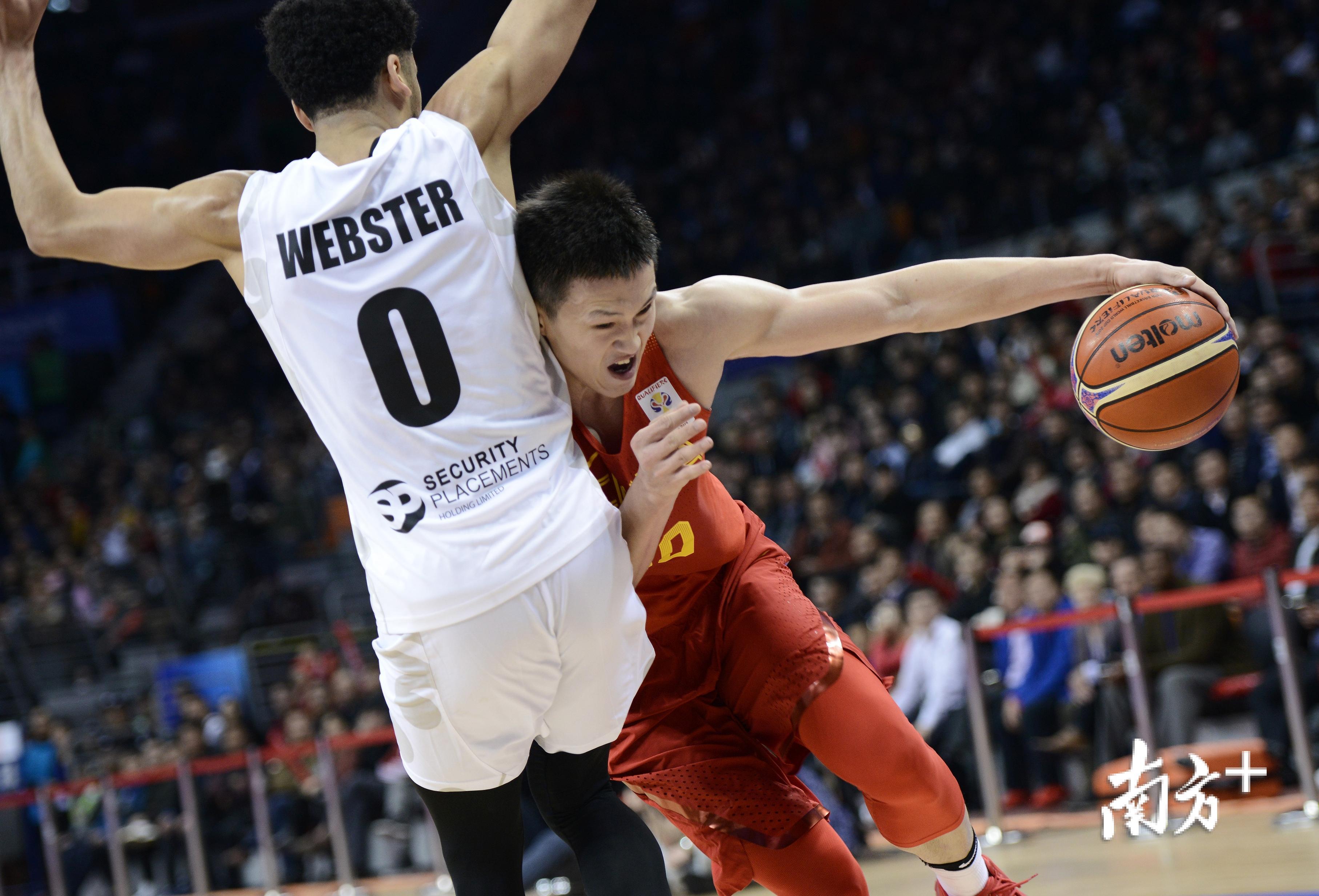 周鹏突破,龚名扬摄 周鹏突破,龚名扬摄