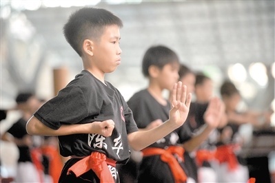 家长支持小孩练武术，更多是满足小孩兴趣需要和让孩子锻炼身体。 广州日报全媒体记者龙成通摄