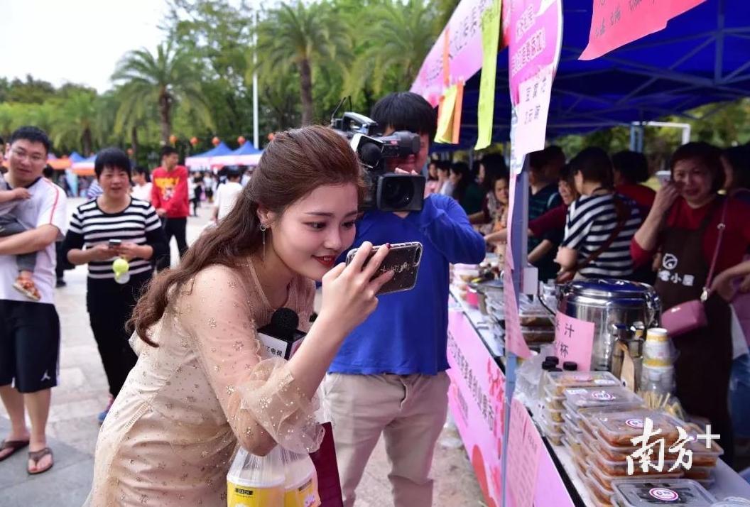 百种美食万人来吃！b体育黄江妇联举办的这场美食节玩出新花样(图1)