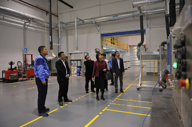 南海区区长顾耀辉带队在企业走访调研。王雅博 摄