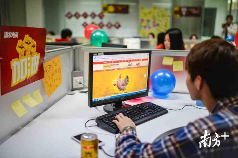 随着清远鸡的养殖效率和产量逐步提升，通过生鲜电商平台扩大销售渠道，成为了企业决策者的共识。